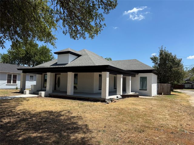 700 N Church Street, Decatur, TX 76234