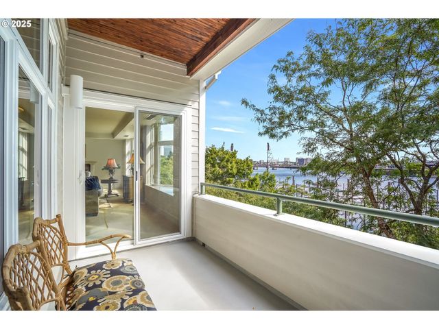305 S MONTGOMERY St 409, Portland, OR 97201