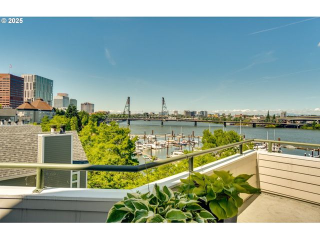 305 S MONTGOMERY St 409, Portland, OR 97201