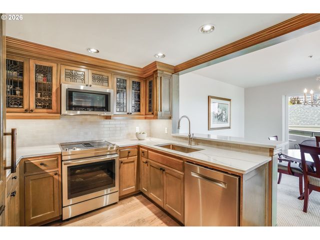 305 S MONTGOMERY St 409, Portland, OR 97201