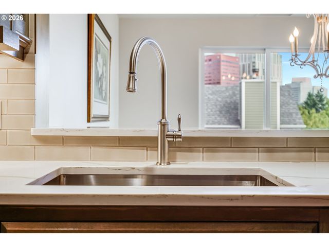 305 S MONTGOMERY St 409, Portland, OR 97201