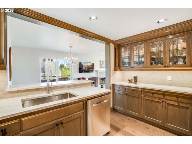 305 S MONTGOMERY St 409, Portland, OR 97201