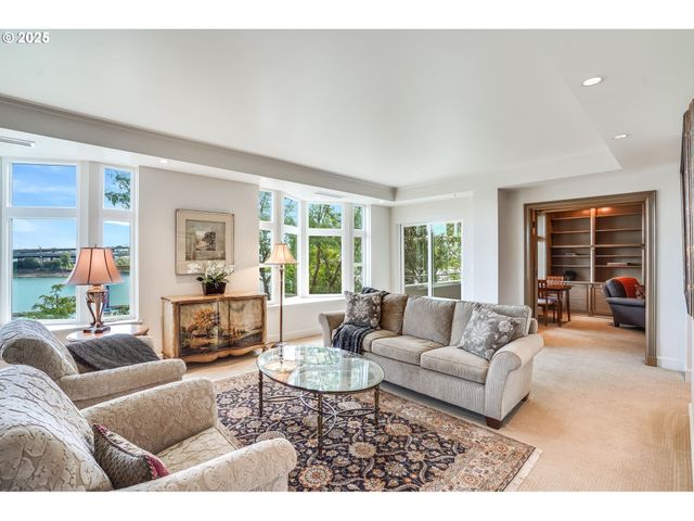 305 S MONTGOMERY St 409, Portland, OR 97201