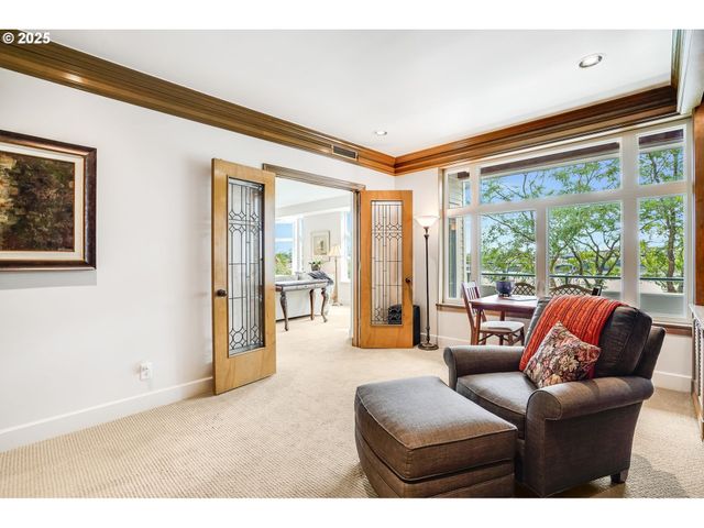 305 S MONTGOMERY St 409, Portland, OR 97201