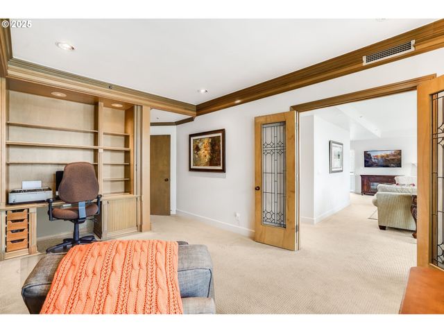 305 S MONTGOMERY St 409, Portland, OR 97201