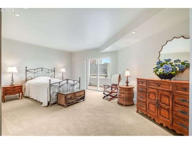 305 S MONTGOMERY St 409, Portland, OR 97201