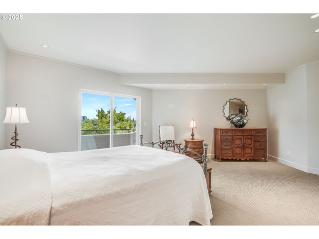 305 S MONTGOMERY St 409, Portland, OR 97201