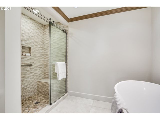 305 S MONTGOMERY St 409, Portland, OR 97201