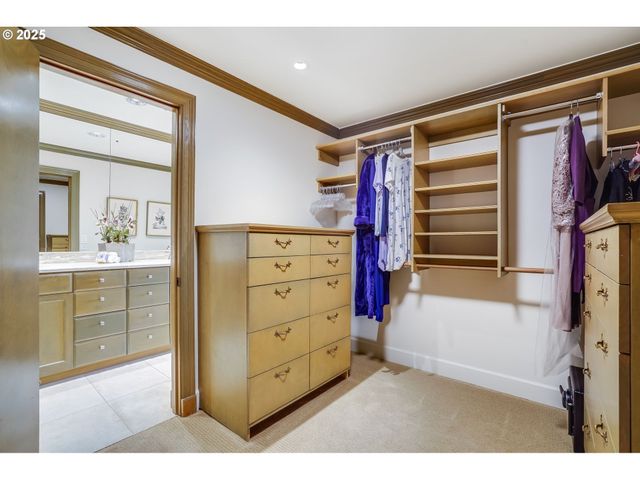 305 S MONTGOMERY St 409, Portland, OR 97201