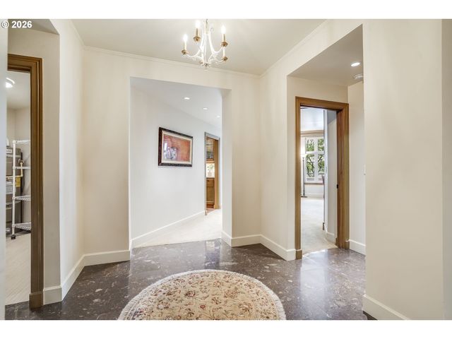 305 S MONTGOMERY St 409, Portland, OR 97201