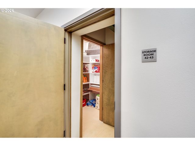 305 S MONTGOMERY St 409, Portland, OR 97201