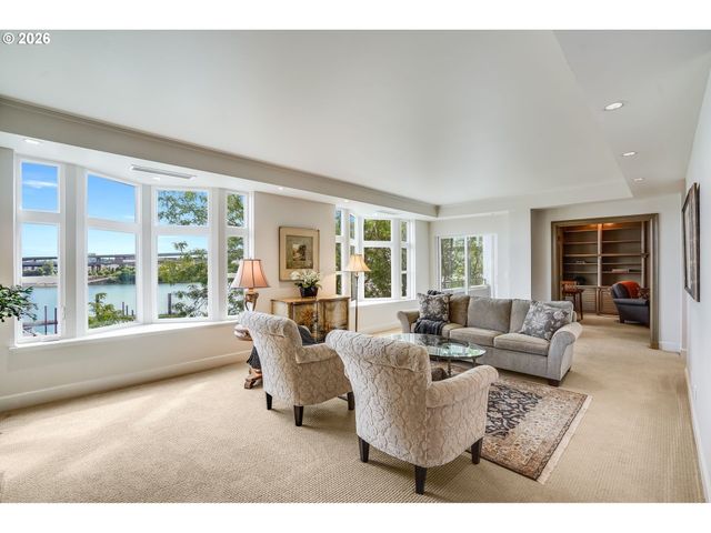 305 S MONTGOMERY St 409, Portland, OR 97201
