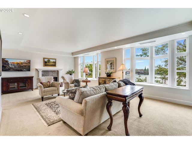 305 S MONTGOMERY St 409, Portland, OR 97201