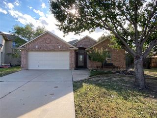 8621 Lariat Circle, Fort Worth, TX 76244