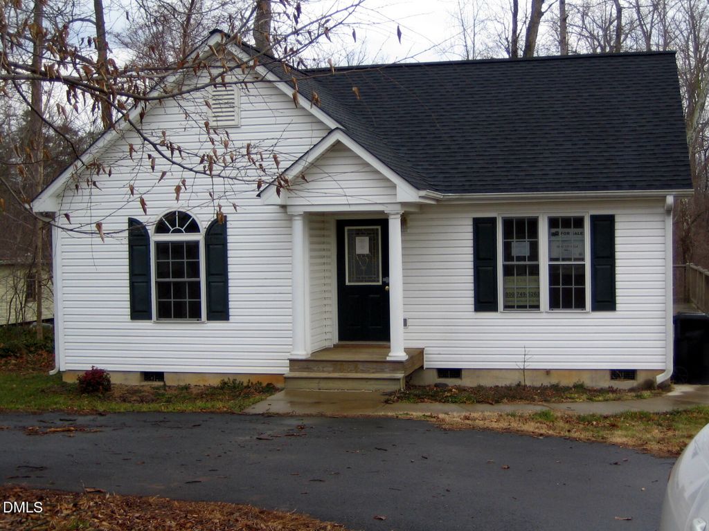 2864 Maple Avenue, Burlington, NC 27215