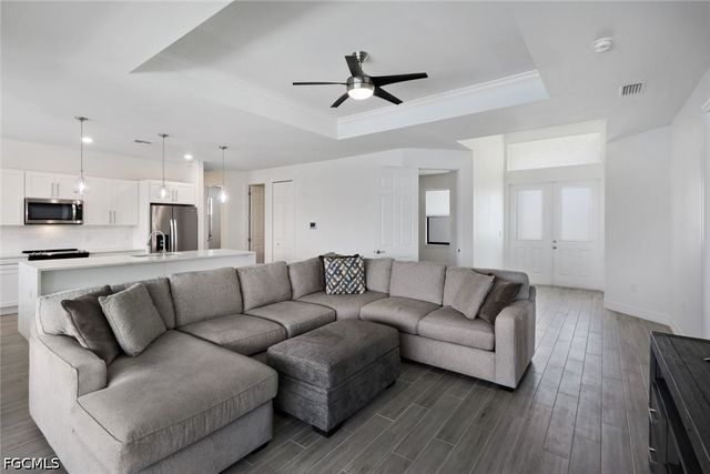 1613 NW 42nd PL, Cape Coral, FL 33993