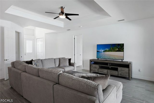 1613 NW 42nd PL, Cape Coral, FL 33993