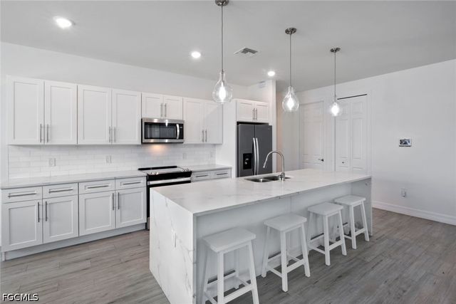 1613 NW 42nd PL, Cape Coral, FL 33993