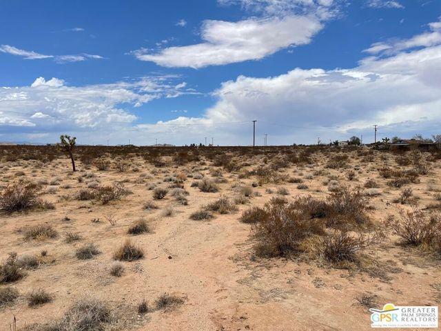 32 Border Ave, Joshua Tree, CA 92252