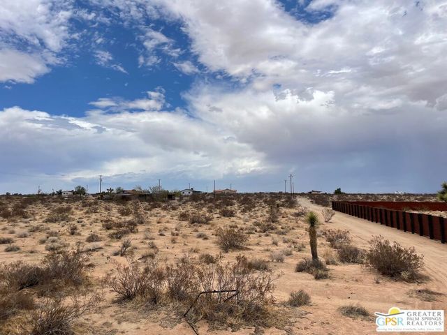 32 Border Ave, Joshua Tree, CA 92252