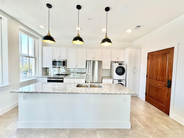 2102 Mechanic Street 202, Galveston, TX 77550