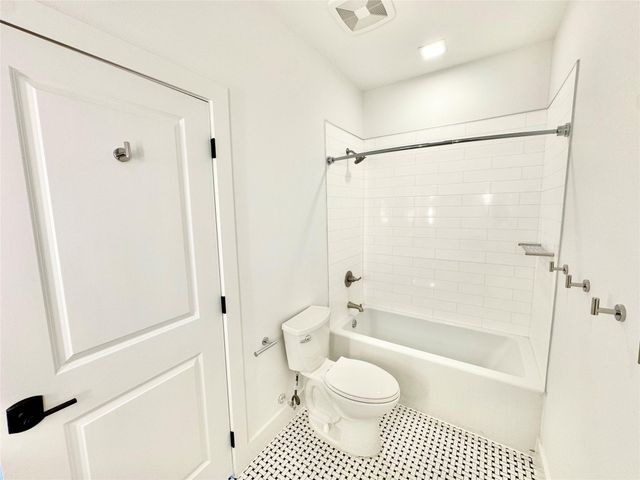 2102 Mechanic Street 202, Galveston, TX 77550