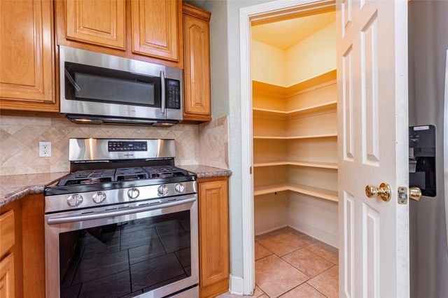 70 Tarpon Street, Bayou Vista, TX 77563