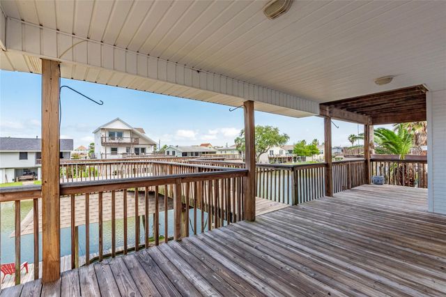 70 Tarpon Street, Bayou Vista, TX 77563