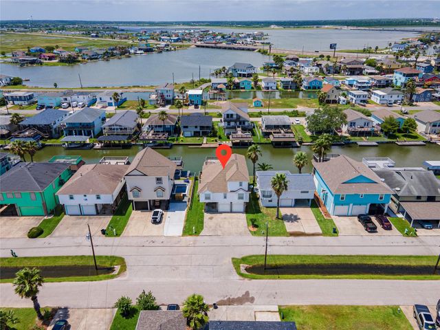 70 Tarpon Street, Bayou Vista, TX 77563