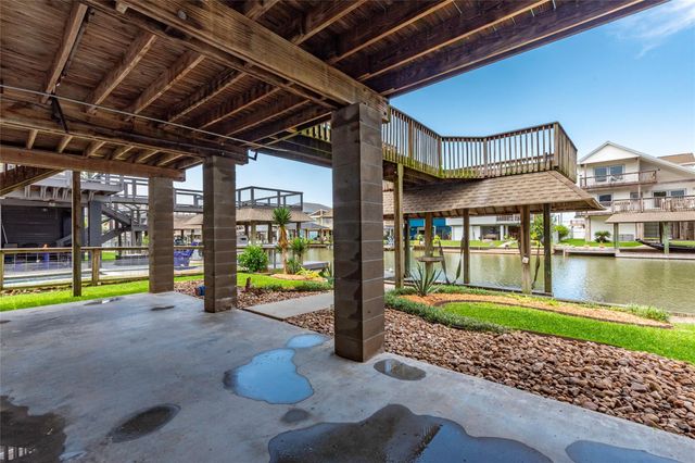 70 Tarpon Street, Bayou Vista, TX 77563