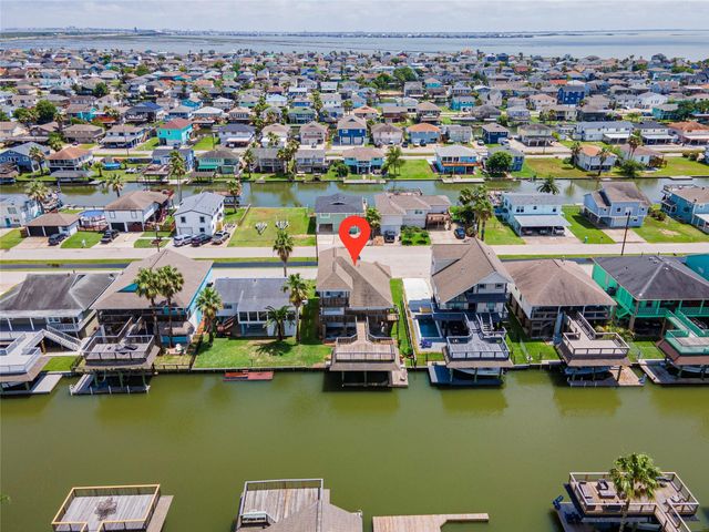 70 Tarpon Street, Bayou Vista, TX 77563