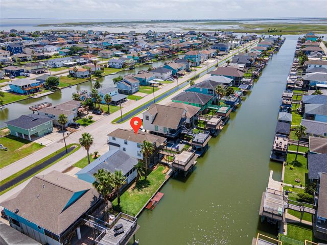 70 Tarpon Street, Bayou Vista, TX 77563