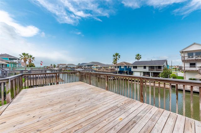 70 Tarpon Street, Bayou Vista, TX 77563