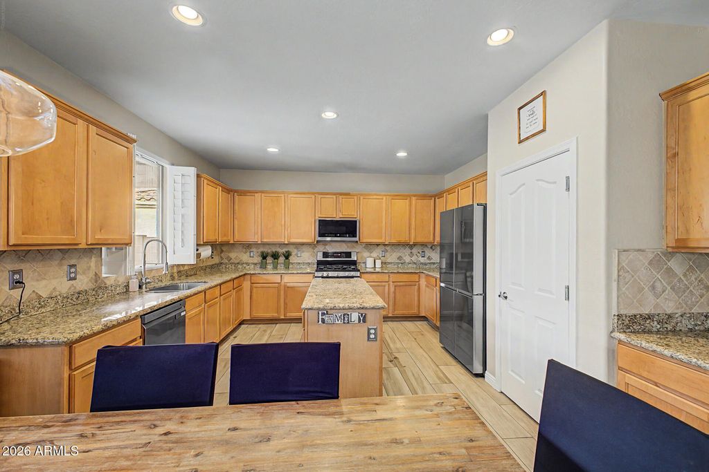 Image 13 of property listing at 14128 W CALAVAR Road, Surprise, AZ 85379