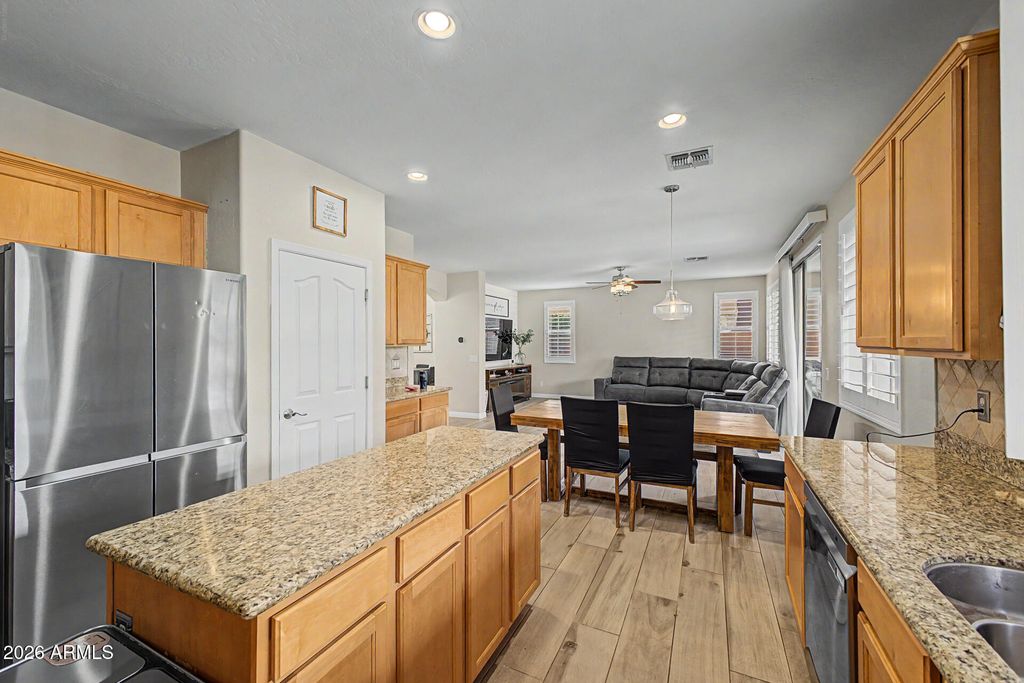 Image 14 of property listing at 14128 W CALAVAR Road, Surprise, AZ 85379