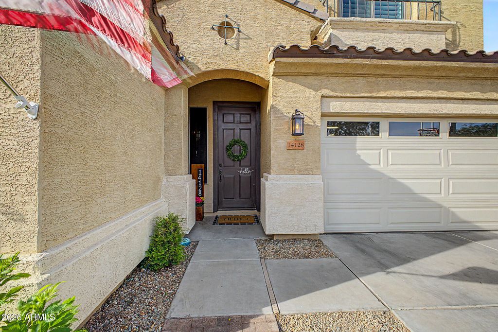 Image 4 of property listing at 14128 W CALAVAR Road, Surprise, AZ 85379