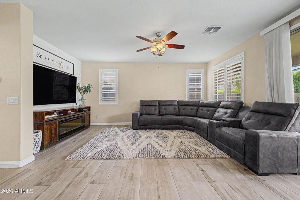 Image 9 of property listing at 14128 W CALAVAR Road, Surprise, AZ 85379