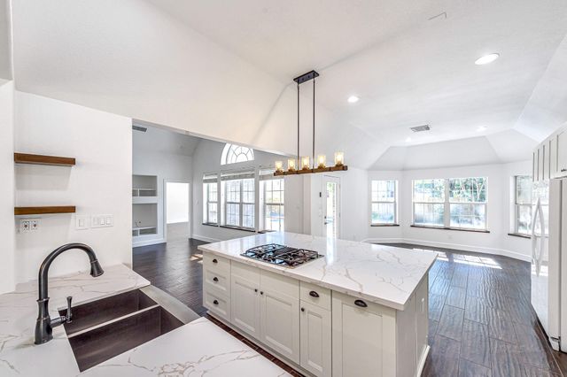 6 Old River Place, The Woodlands, TX 77382