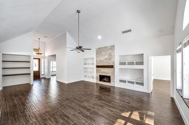 6 Old River Place, The Woodlands, TX 77382