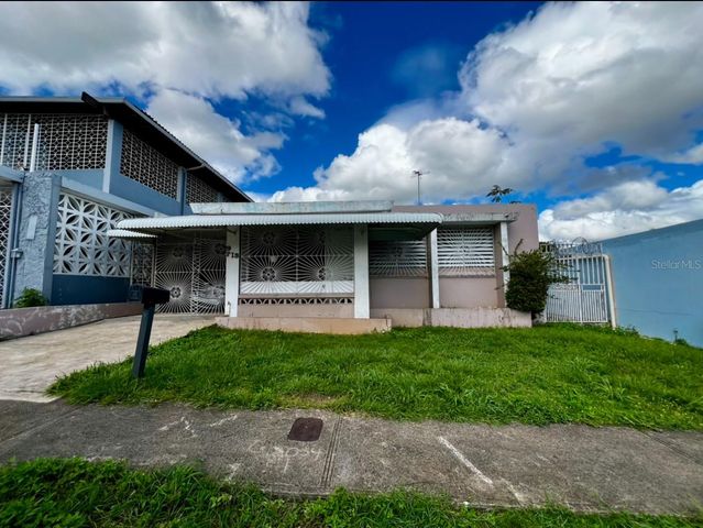 Calle 9 HERMANAS DAVILA P13, Bayamon, PR 00961