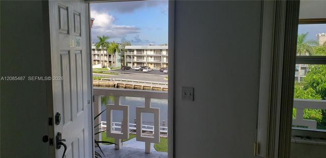 467 Golden Isles Drive 306, Hallandale Beach, FL 33009