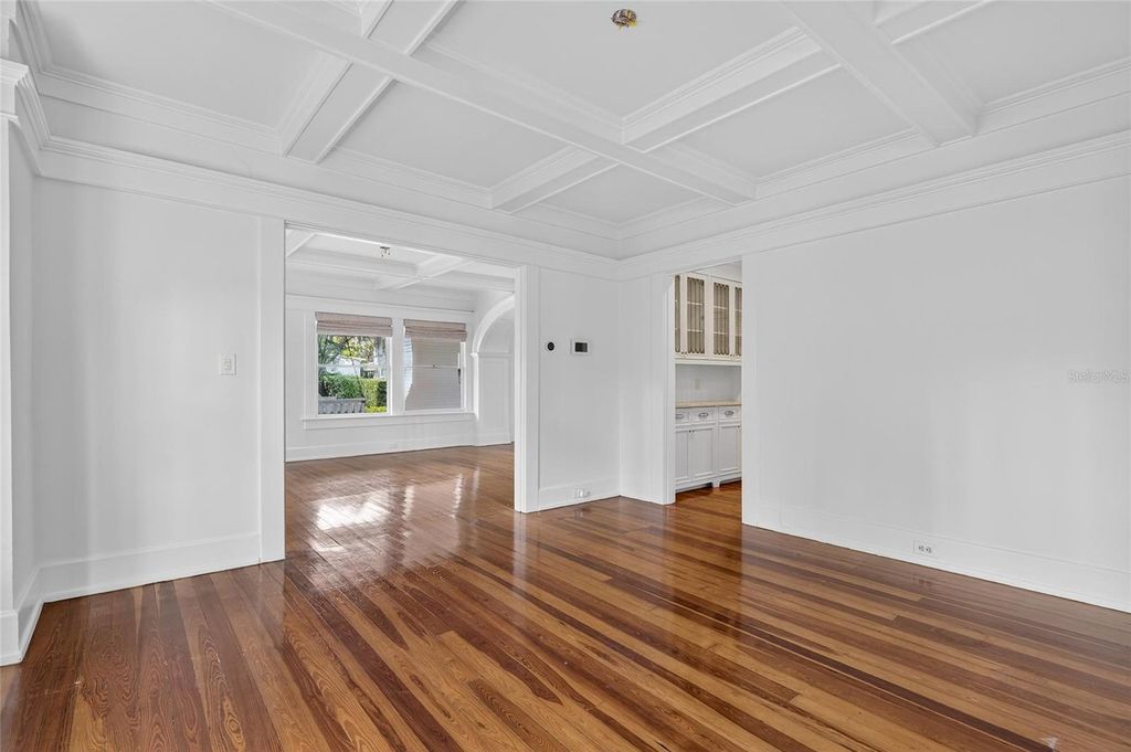 Image 18 of property listing at 3003 W HARBOR VIEW AVENUE, Tampa, FL 33611