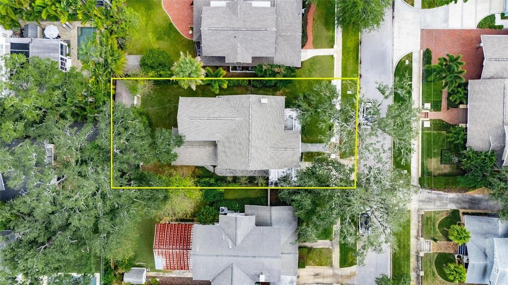 Image 4 of property listing at 3003 W HARBOR VIEW AVENUE, Tampa, FL 33611