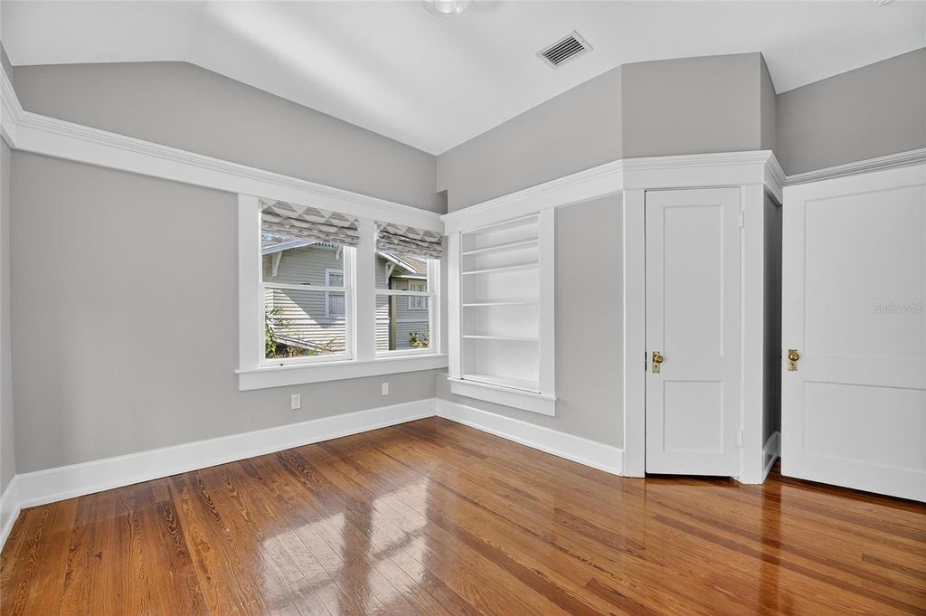 Image 51 of property listing at 3003 W HARBOR VIEW AVENUE, Tampa, FL 33611