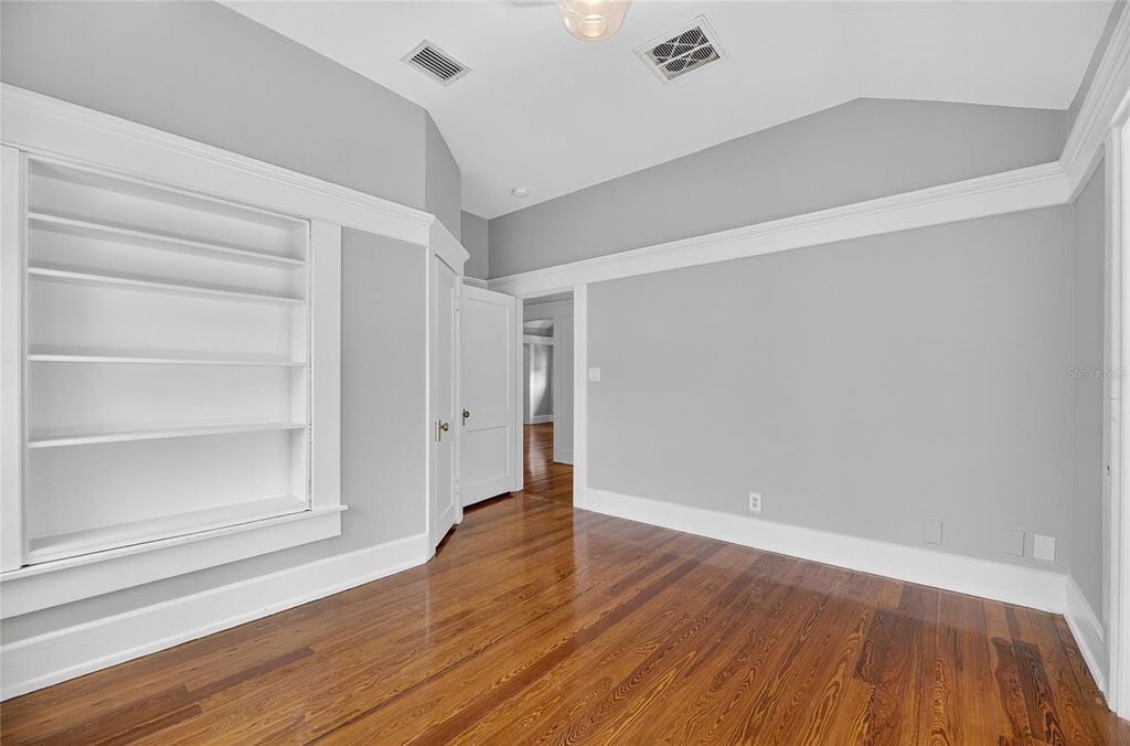 Image 52 of property listing at 3003 W HARBOR VIEW AVENUE, Tampa, FL 33611