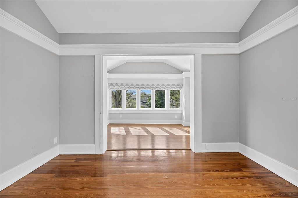 Image 53 of property listing at 3003 W HARBOR VIEW AVENUE, Tampa, FL 33611