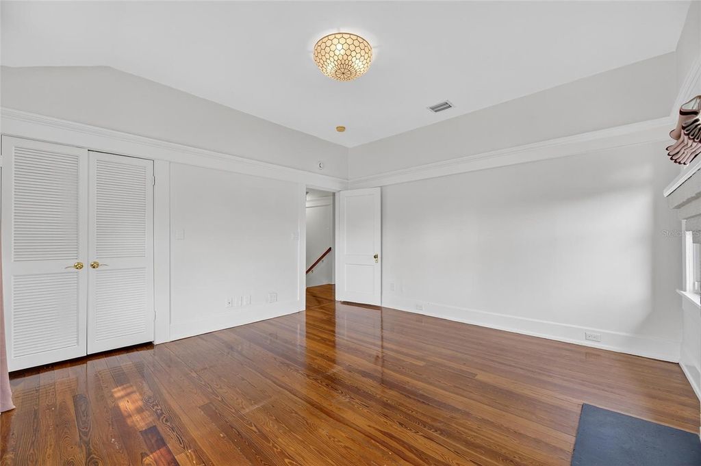 Image 61 of property listing at 3003 W HARBOR VIEW AVENUE, Tampa, FL 33611