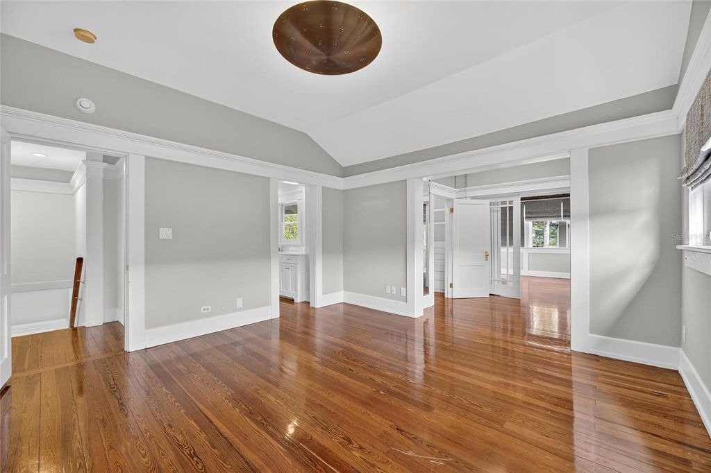 Image 65 of property listing at 3003 W HARBOR VIEW AVENUE, Tampa, FL 33611