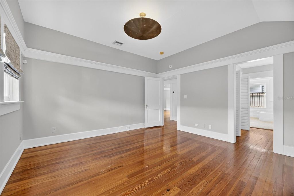 Image 66 of property listing at 3003 W HARBOR VIEW AVENUE, Tampa, FL 33611