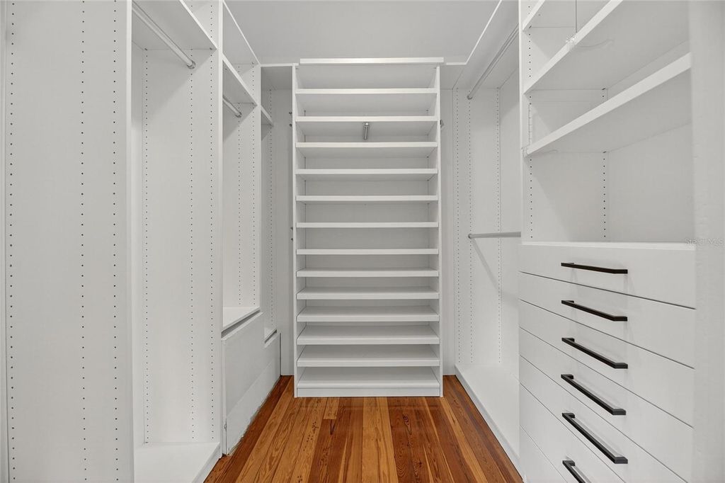 Image 71 of property listing at 3003 W HARBOR VIEW AVENUE, Tampa, FL 33611